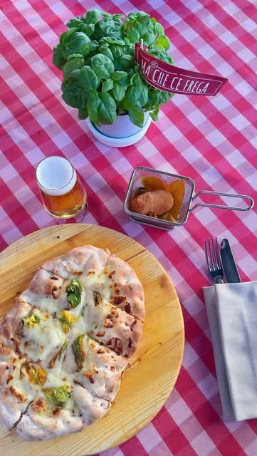 Aperitivo con pinsa e fritti, dal profilo Instagram del ristorante